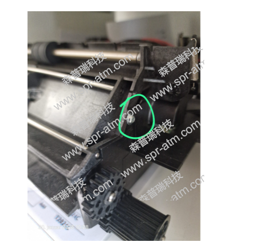 NF300 侧边螺丝（右）